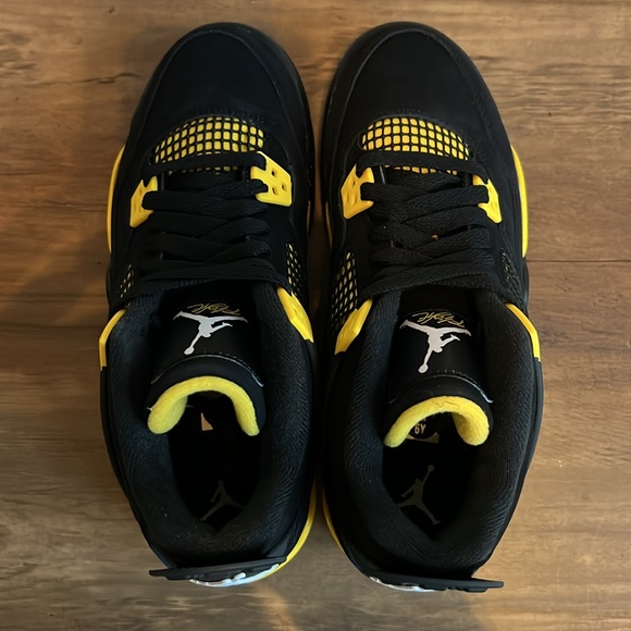 Air Jordan 4 Retro GS Thunder 2023 - Picture 3 of 5